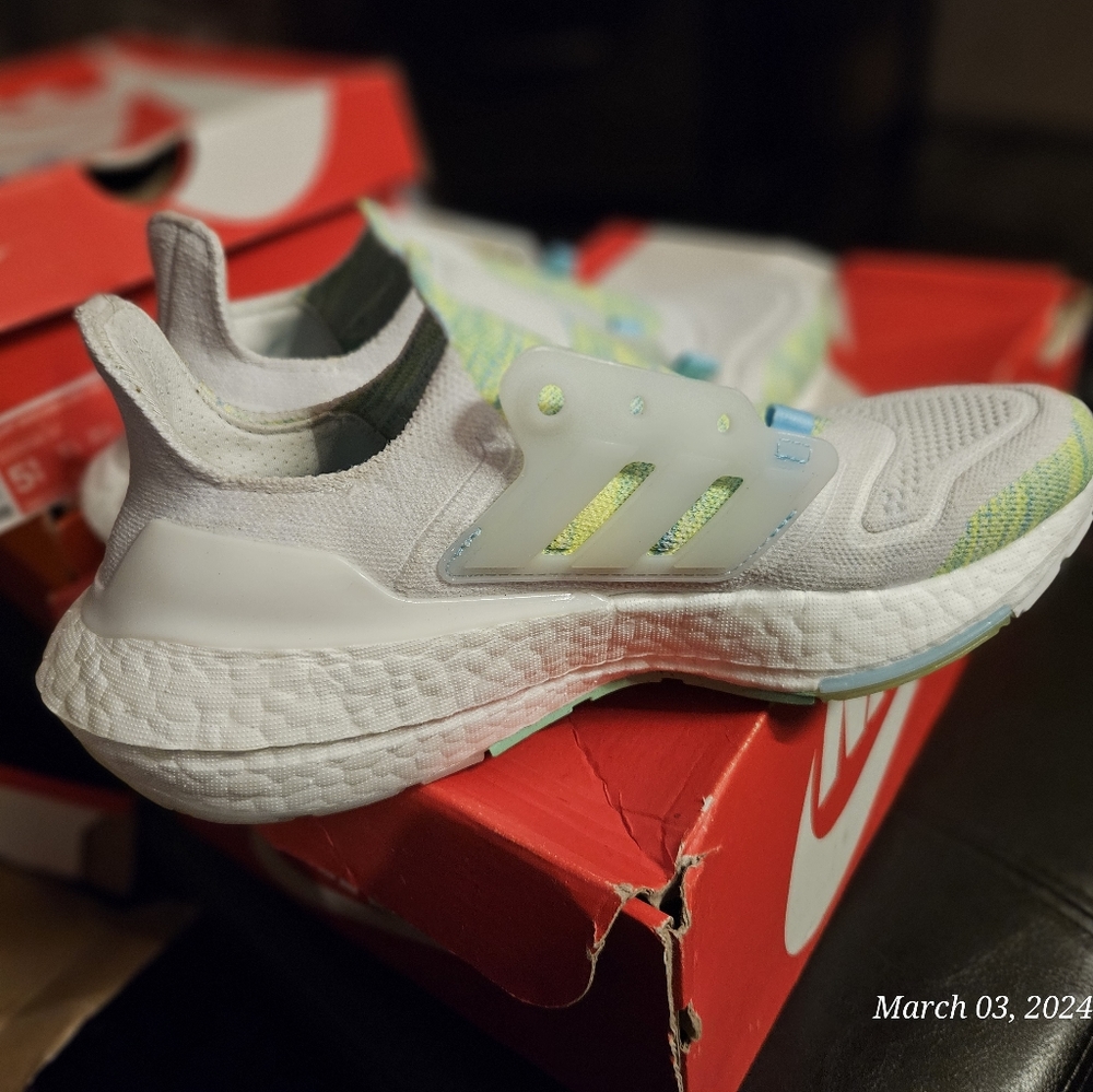 Adidas Performance UltraBOOST 22
